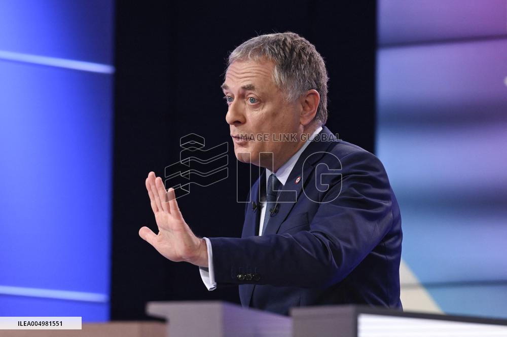 Philippe Juvin Portraits On Dimanche En Politique - Paris