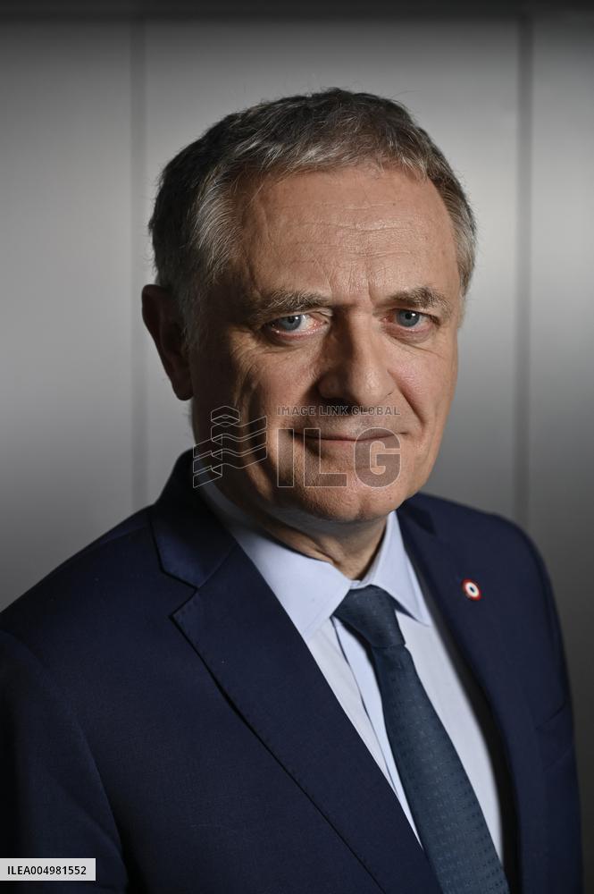 Philippe Juvin Portraits On Dimanche En Politique - Paris