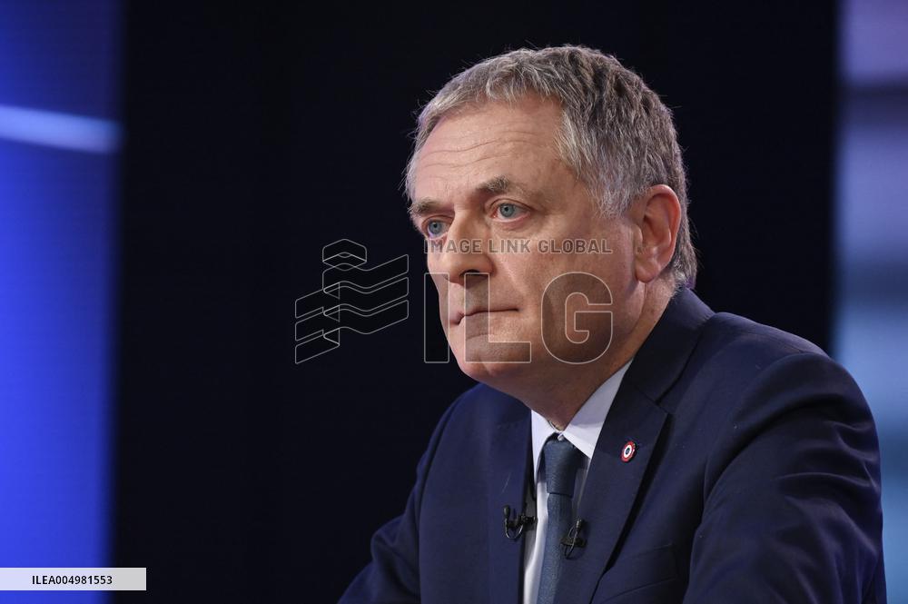 Philippe Juvin Portraits On Dimanche En Politique - Paris