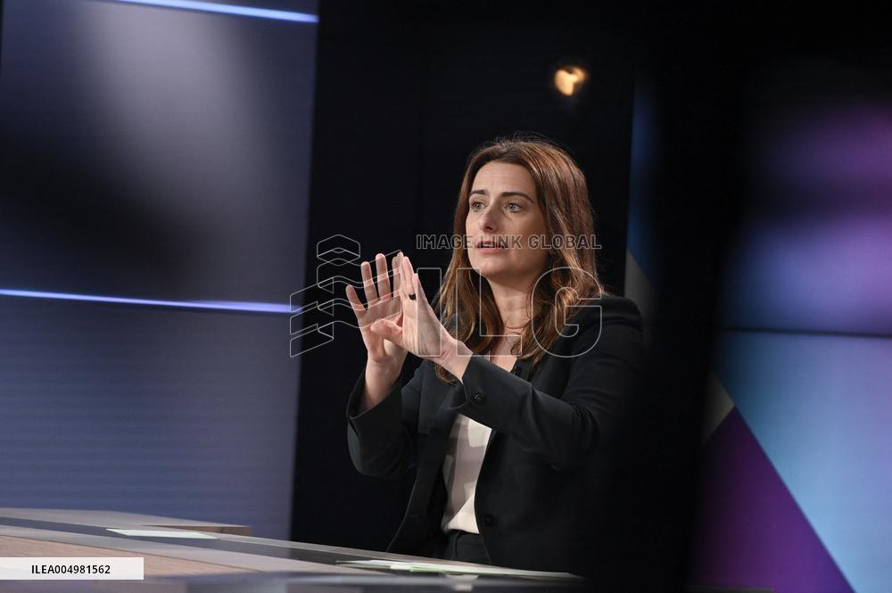 Marine Tondelier Portraits On Dimanche En Politique - Paris