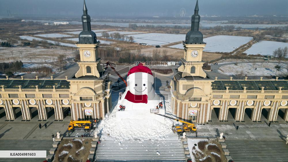 19 Meters Tall Giant Snowman - China