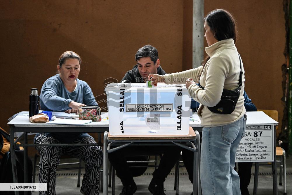 Chileans Vote For Presidential Elections - Chile