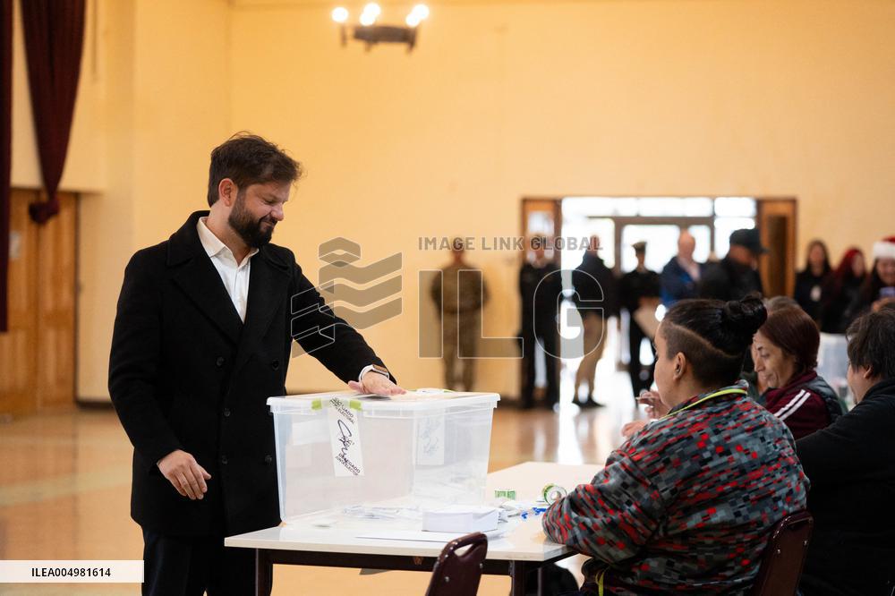 Chileans Vote For Presidential Elections - Chile