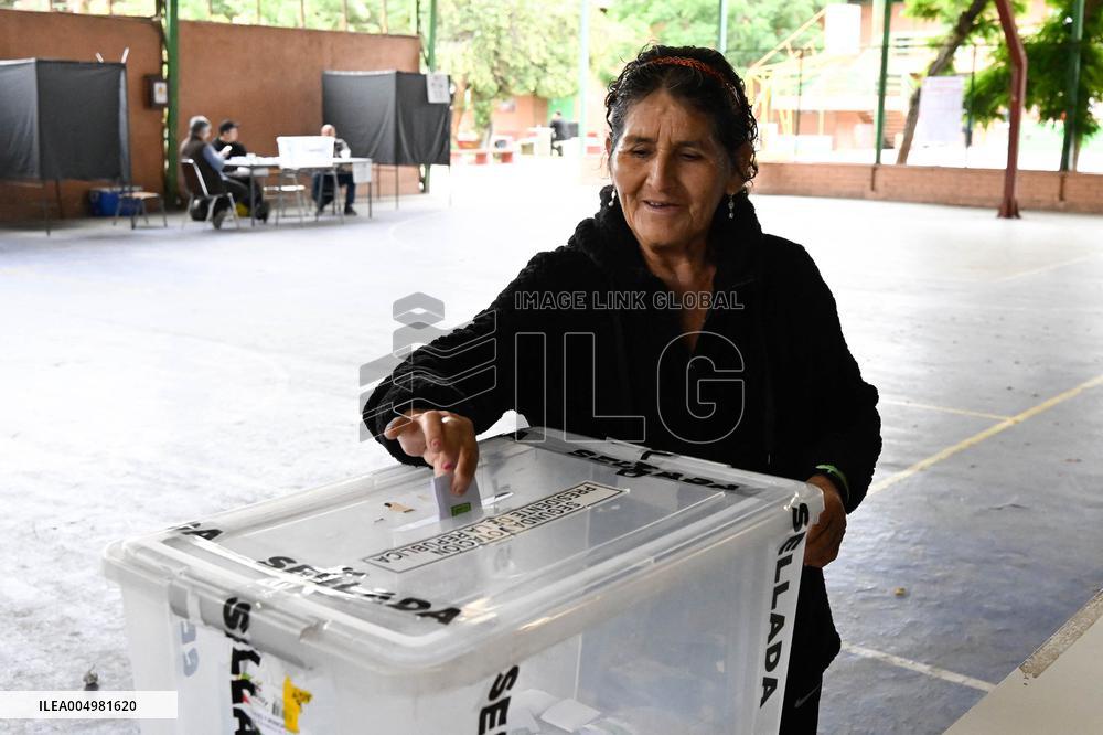 Chileans Vote For Presidential Elections - Chile