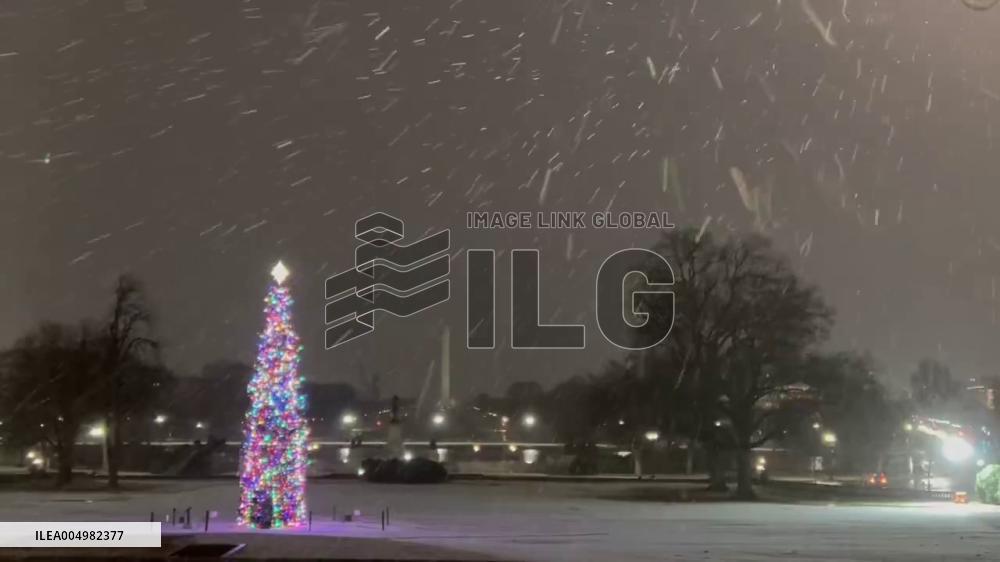 US: Snowstorm Brings Heavy Snow to D.C. Metro Area