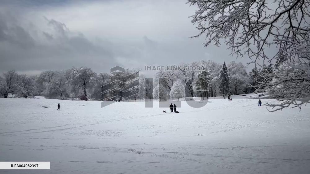 US: First Major Snow of Season Blankets New York City