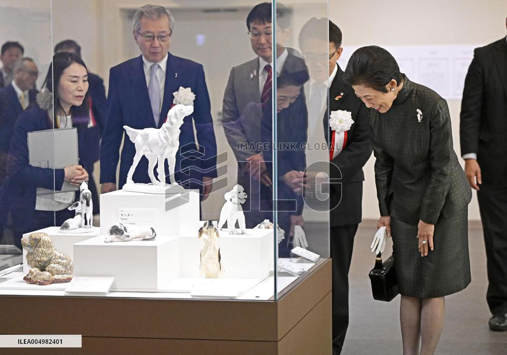 Japan Princess Hisako visits ceramic museum