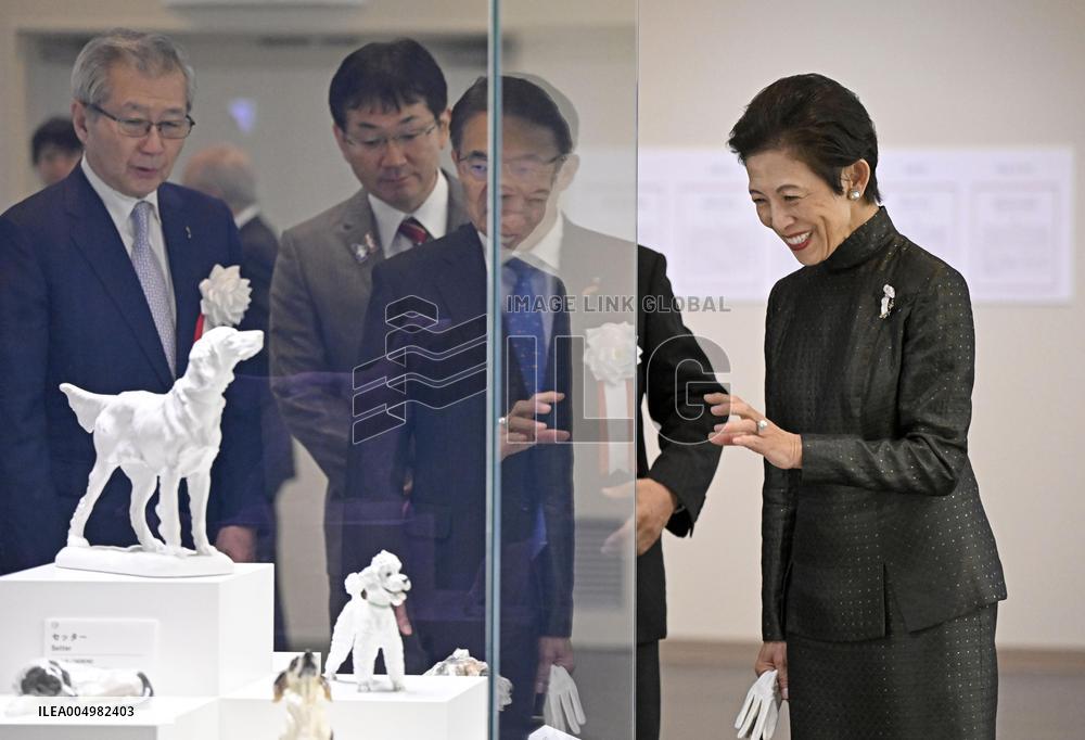 Japan Princess Hisako visits ceramic museum