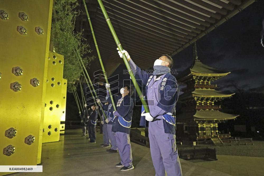 Year-end cleanup at eastern Japan temple