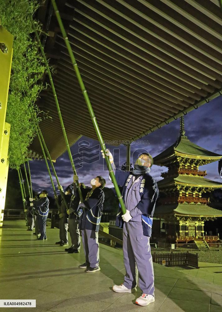 Year-end cleanup at eastern Japan temple