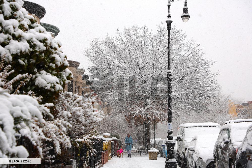 Snow During Winter Storm - NYC
