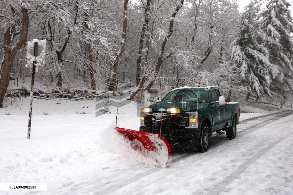 Snow During Winter Storm - NYC
