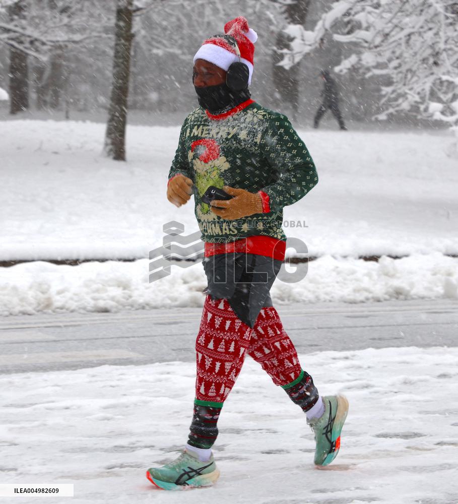 Snow During Winter Storm - NYC