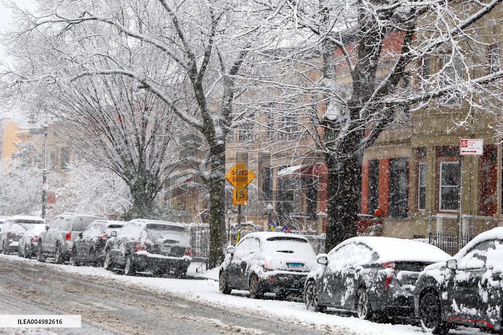 Snow During Winter Storm - NYC