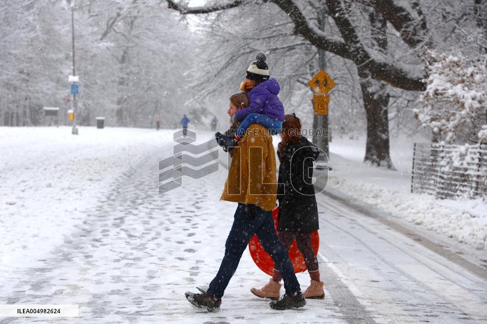 Snow During Winter Storm - NYC