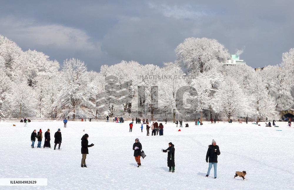 Snow During Winter Storm - NYC