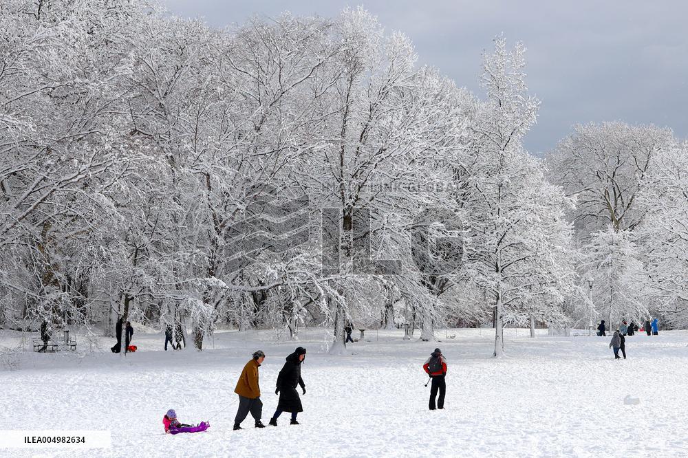 Snow During Winter Storm - NYC