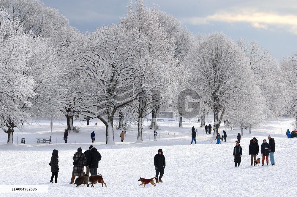 Snow During Winter Storm - NYC