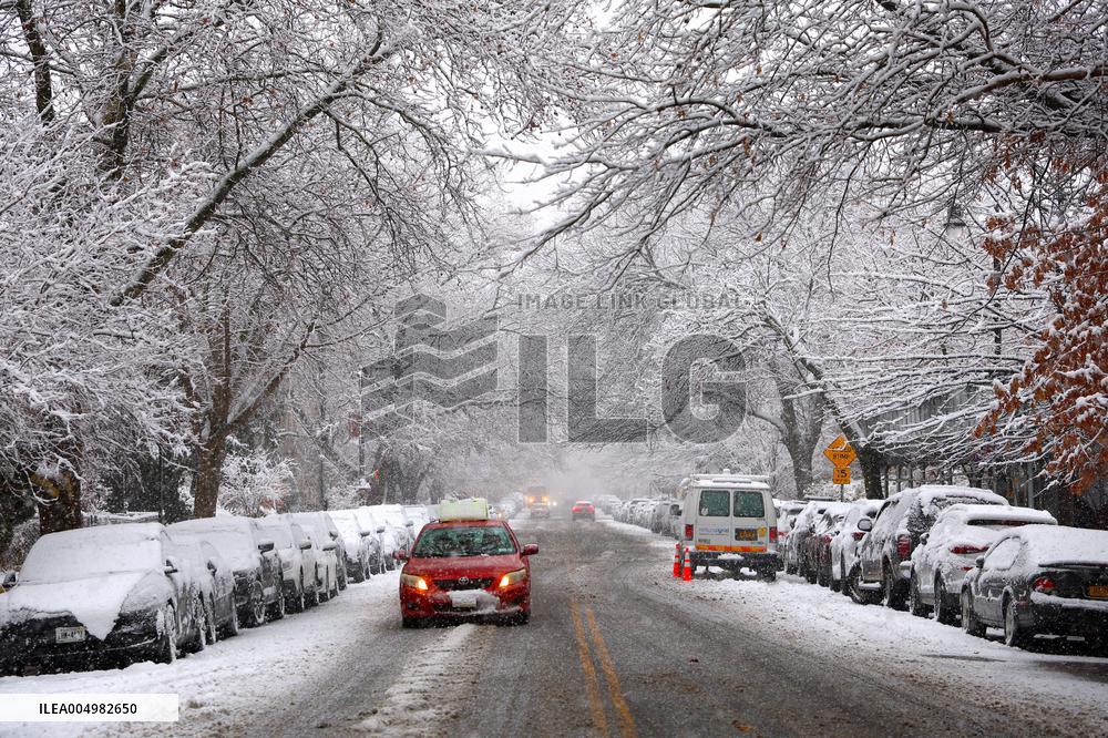 Snow During Winter Storm - NYC