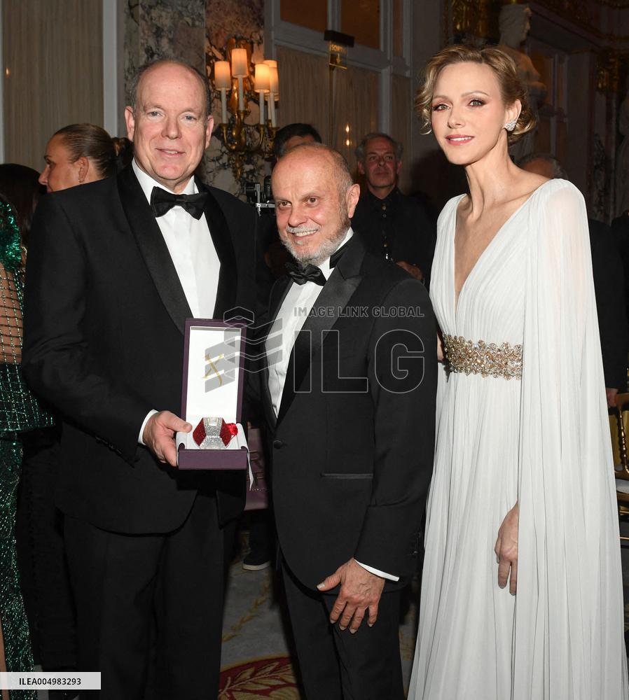 NO TABLOIDS - Christmas Ball In Monaco