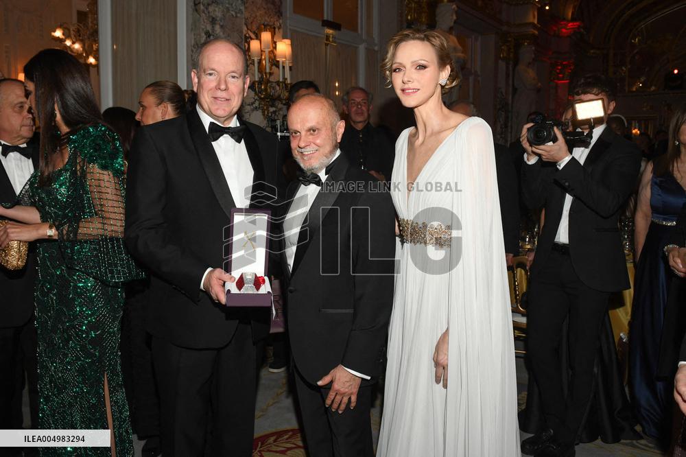 NO TABLOIDS - Christmas Ball In Monaco