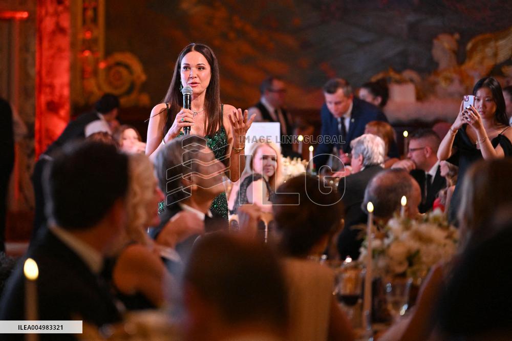 NO TABLOIDS - Christmas Ball In Monaco