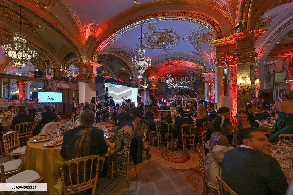 NO TABLOIDS - Christmas Ball In Monaco