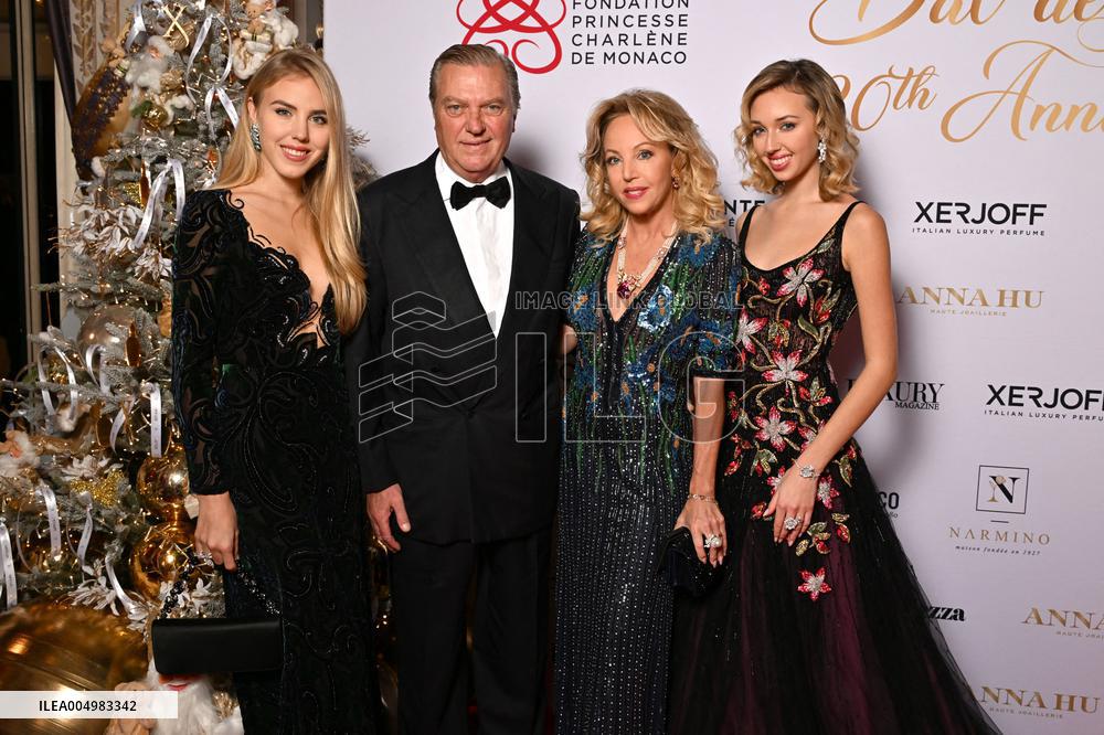 NO TABLOIDS - Christmas Ball In Monaco