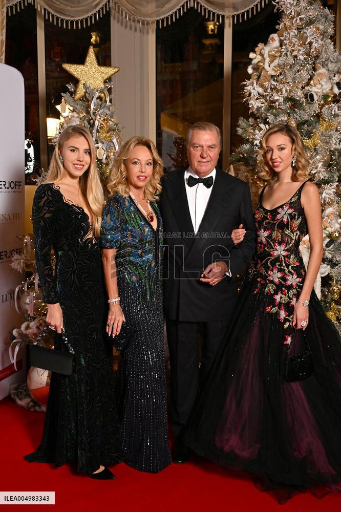 NO TABLOIDS - Christmas Ball In Monaco