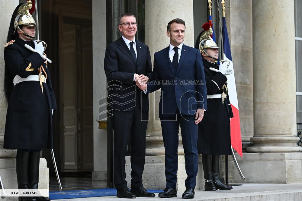Emmanuel Macron welcomes Edgars Rinkevics at the Elysee FA