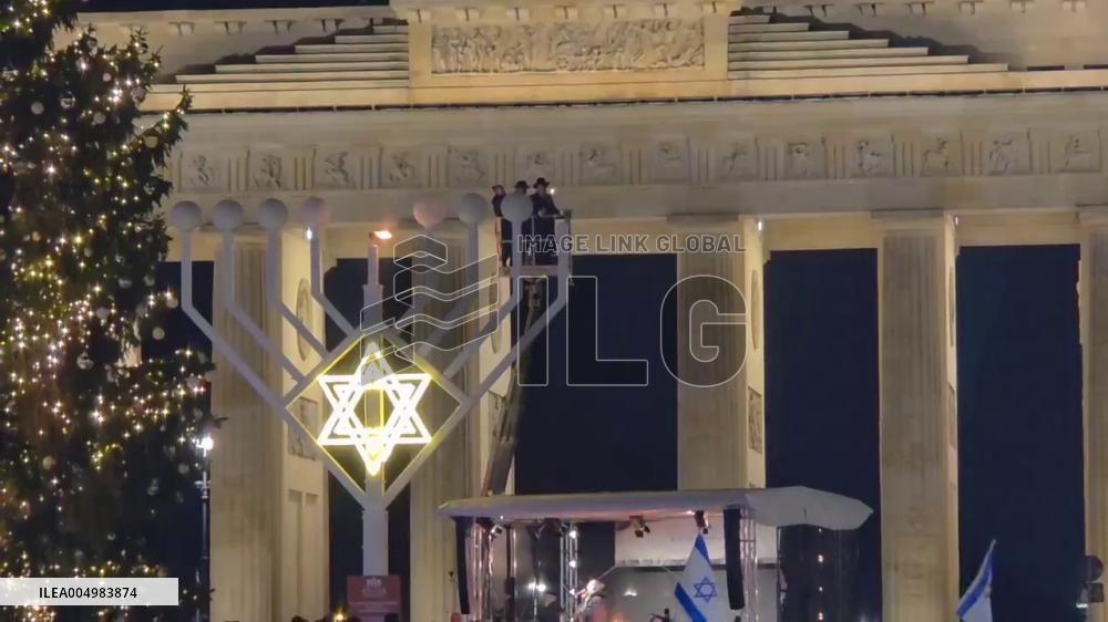 Germany: Pro-Israel Community Gathers at Brandenburg Gate on Hanukkah Following Sydney Attack 2