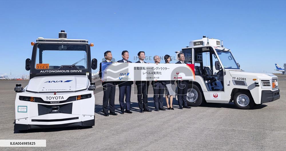 Self-driving cargo tug testing begins at Haneda airport