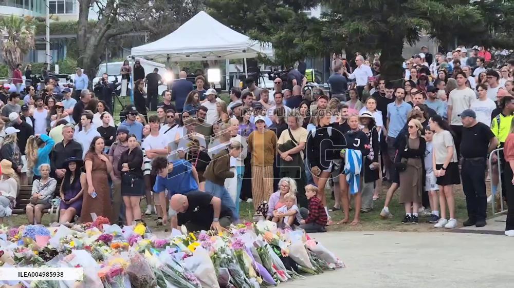 Australia: Sydney Mourners Pay Tribute to Bondi Beach Shooting Victims