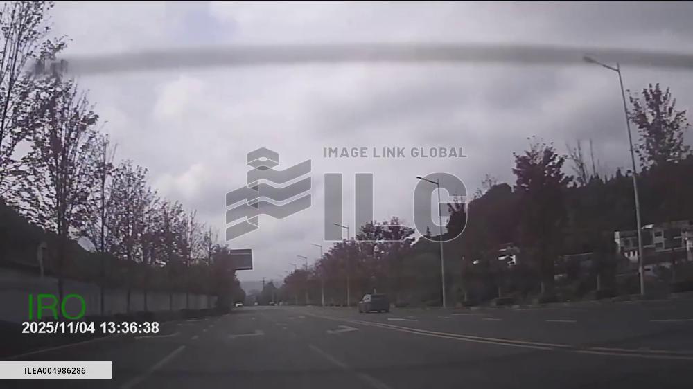 China: Vehicle Flips and Lands Upright After Overtaking Maneuver in Guizhou