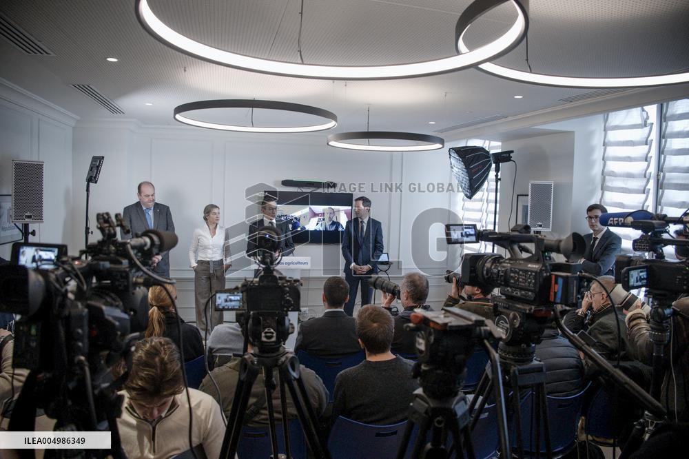 Les Republicains Meeting After Clashes Between Farmers And Breeders - Paris