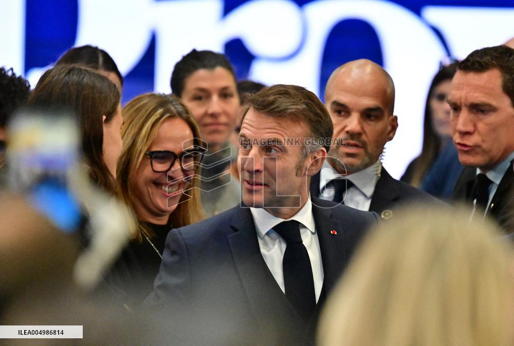 Macron Discusses Democracy Challenges With Readers - Marseille