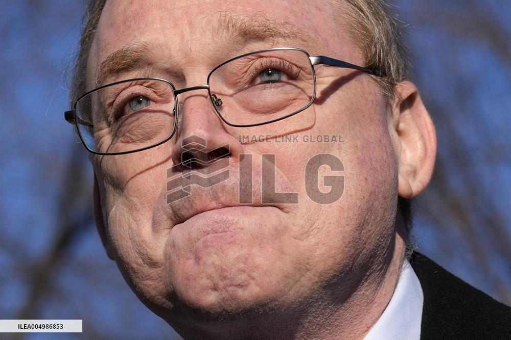 Kevin Hassett talks to media - Washington