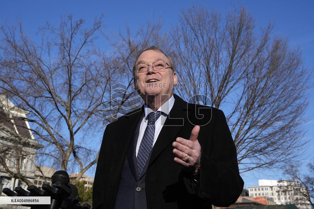 Kevin Hassett talks to media - Washington
