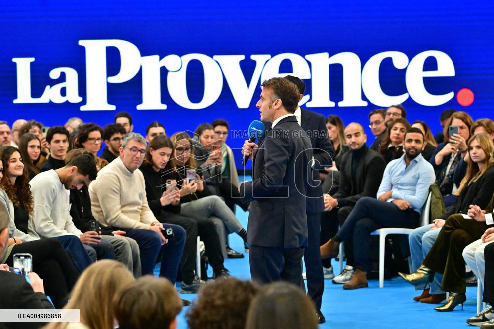 Macron Discusses Democracy Challenges With Readers - Marseille