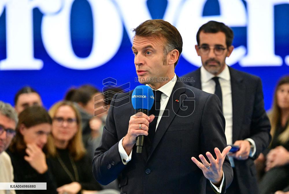 Macron Discusses Democracy Challenges With Readers - Marseille