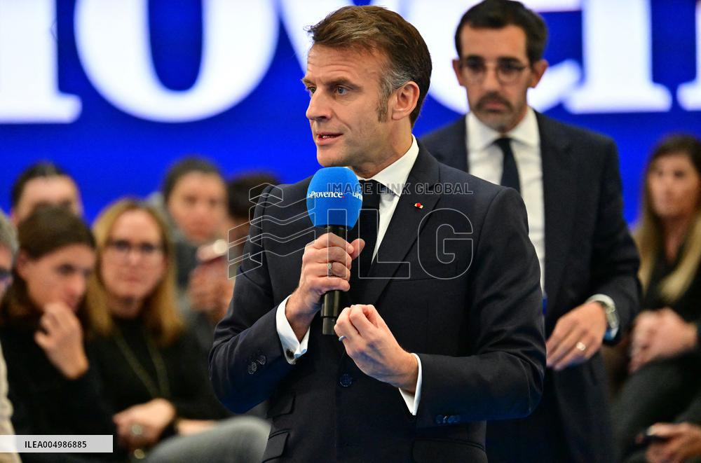 Macron Discusses Democracy Challenges With Readers - Marseille