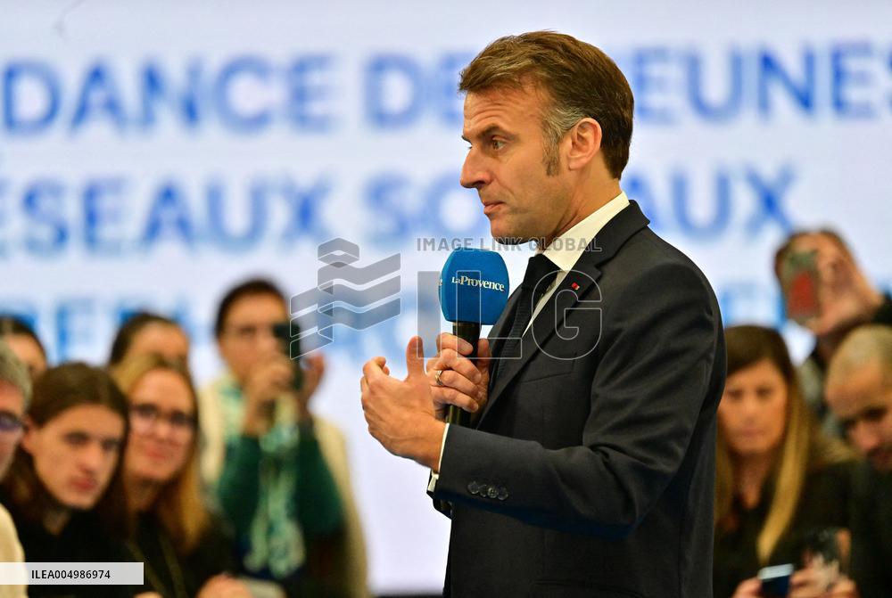 Macron Discusses Democracy Challenges With Readers - Marseille