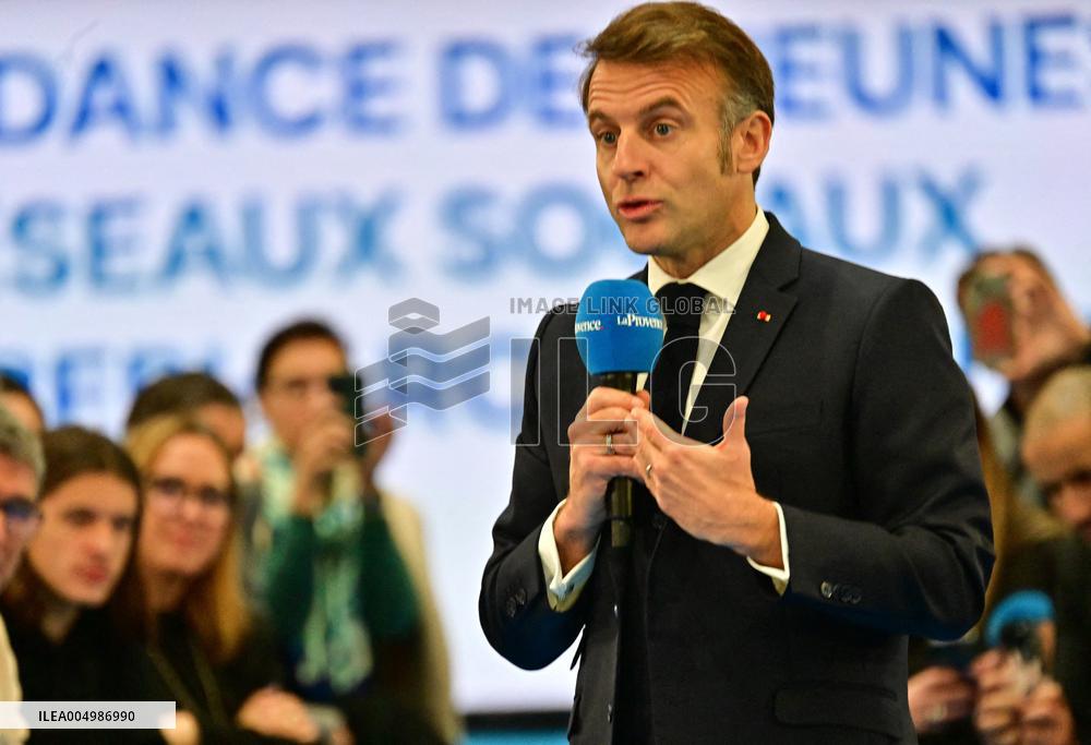 Macron Discusses Democracy Challenges With Readers - Marseille