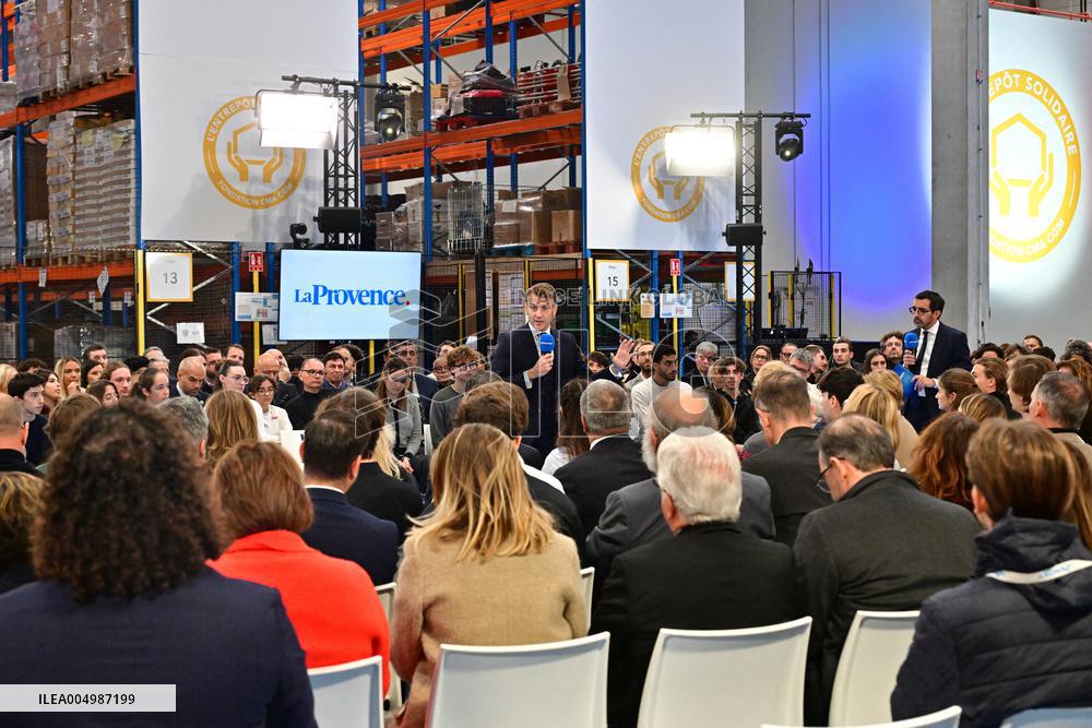 Macron Discusses Democracy Challenges With Readers - Marseille