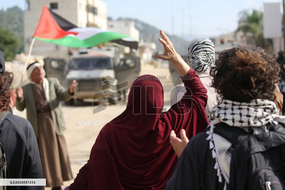 Palestinians Protest After Israeli Army Blocks Nur Shams Camp Entrance - Palestine