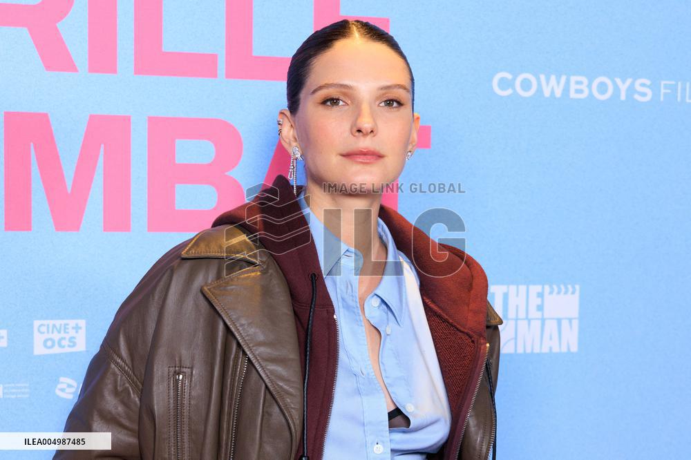 Qui Brille Au Combat - Paris