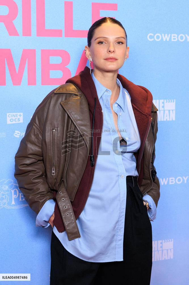 Qui Brille Au Combat - Paris