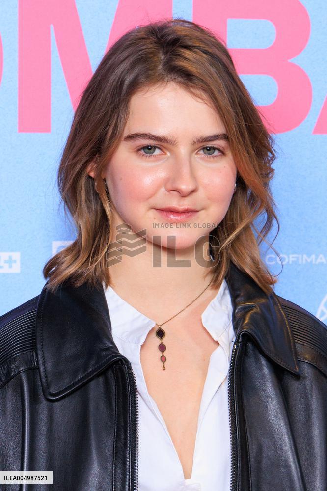 Qui Brille Au Combat - Paris