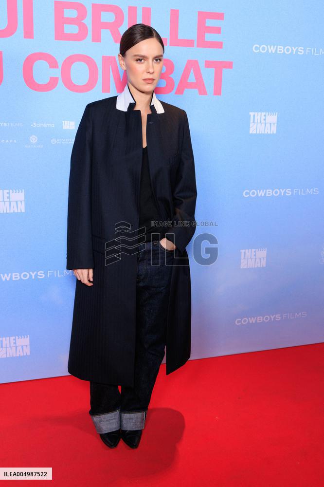 Qui Brille Au Combat - Paris