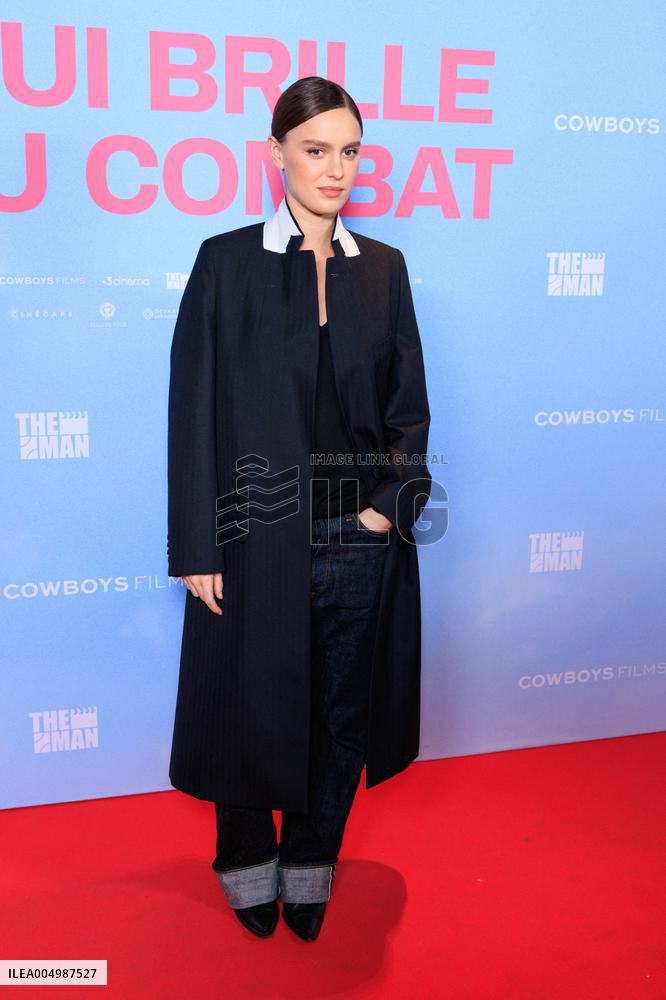 Qui Brille Au Combat - Paris